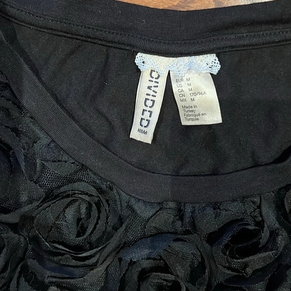 H&M  black floral textured patterned short-sleeve top blouse Sz M - Picture 4 of 11